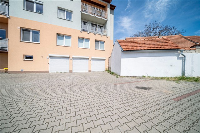 příjezd do garáže [3/10]